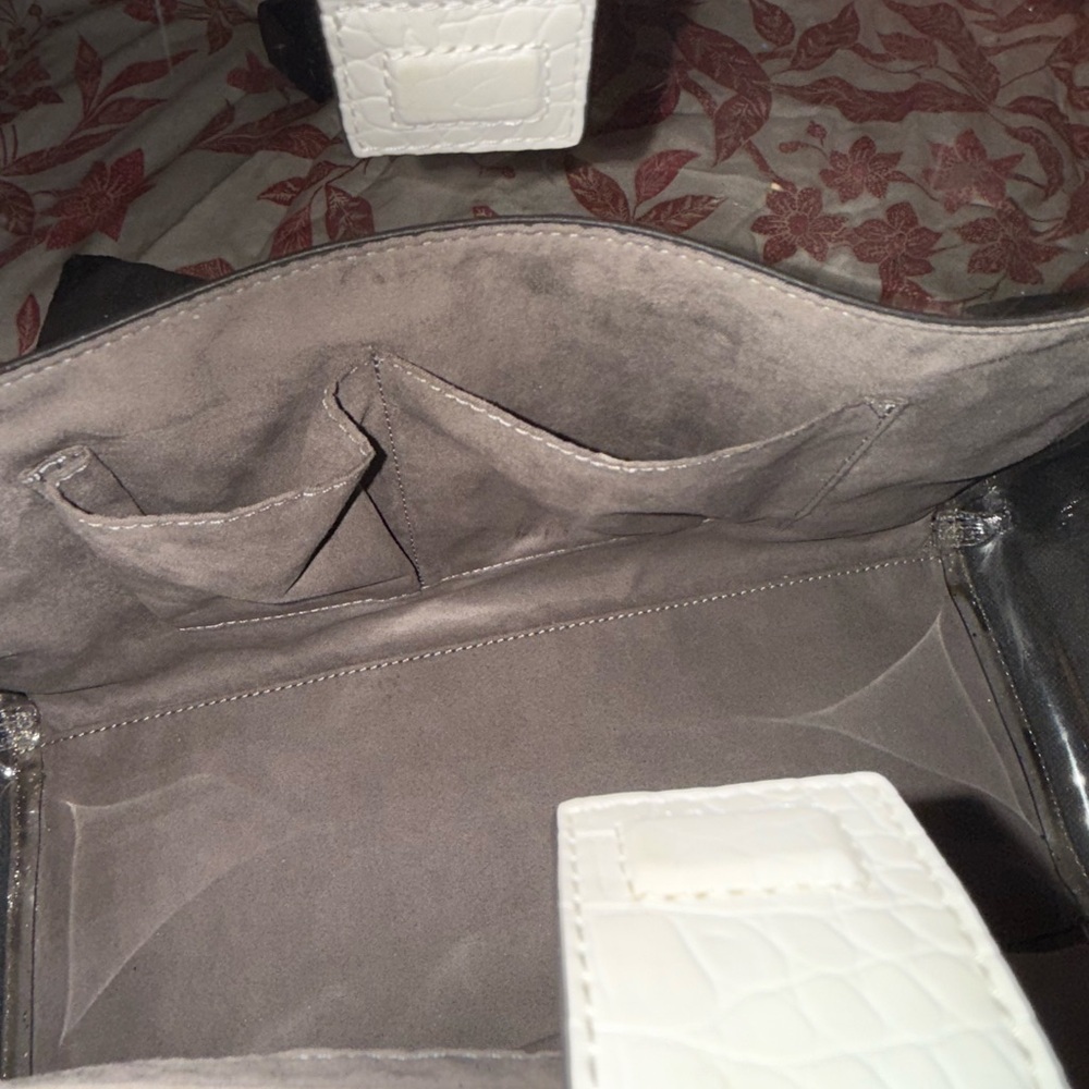 Vince Camuto White crocodile Textured Tote Bag - Picture 5 of 7